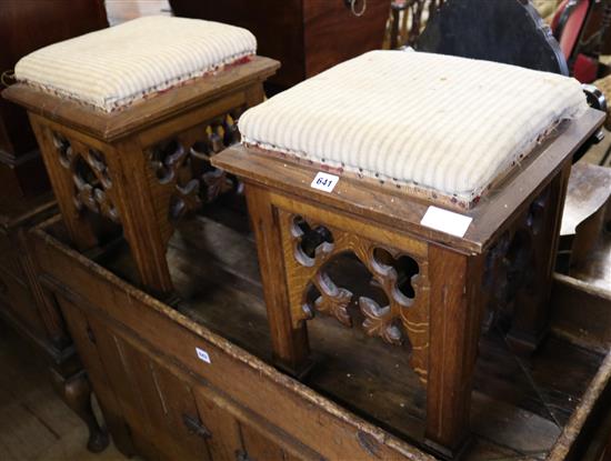 Pair Gothic stools(-)